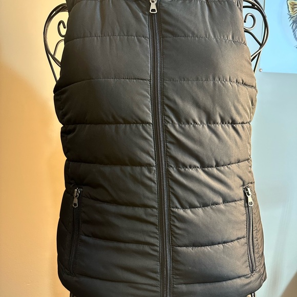 Banana Republic Jackets & Blazers - Banana Republic Black Puffer Vest